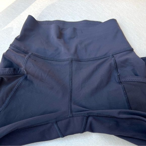 Lululemon leggings with mesh side pockets Women Size 2 - Picture 3 of 7